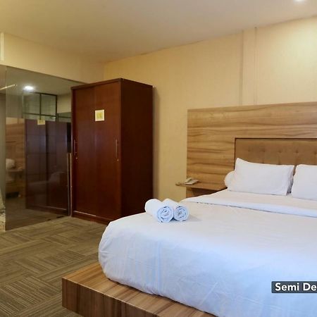 Magnolia Hotel Jakarta Exterior photo