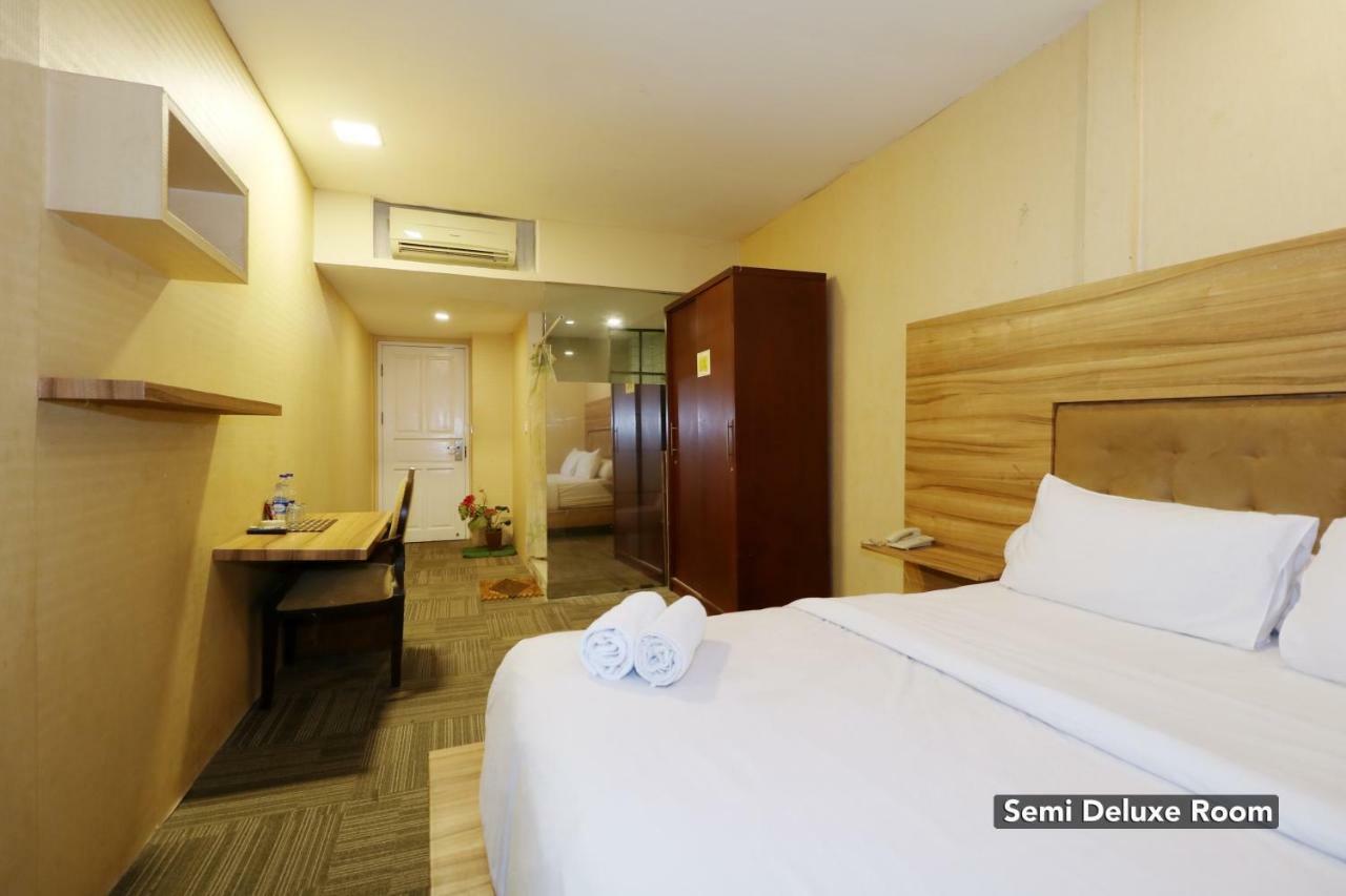 Magnolia Hotel Jakarta Exterior photo
